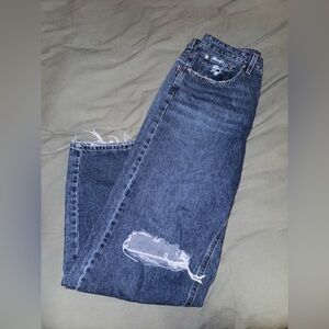 BDG Bella Low-Rise Baggy Jeans